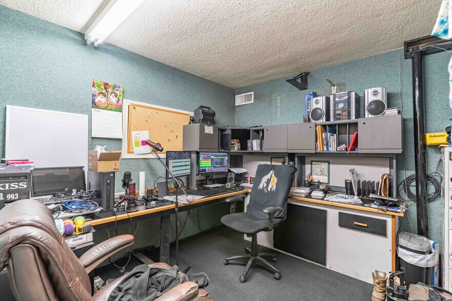 More Photos Of 120 S Commercial Ave, Farmington Office For Sale
