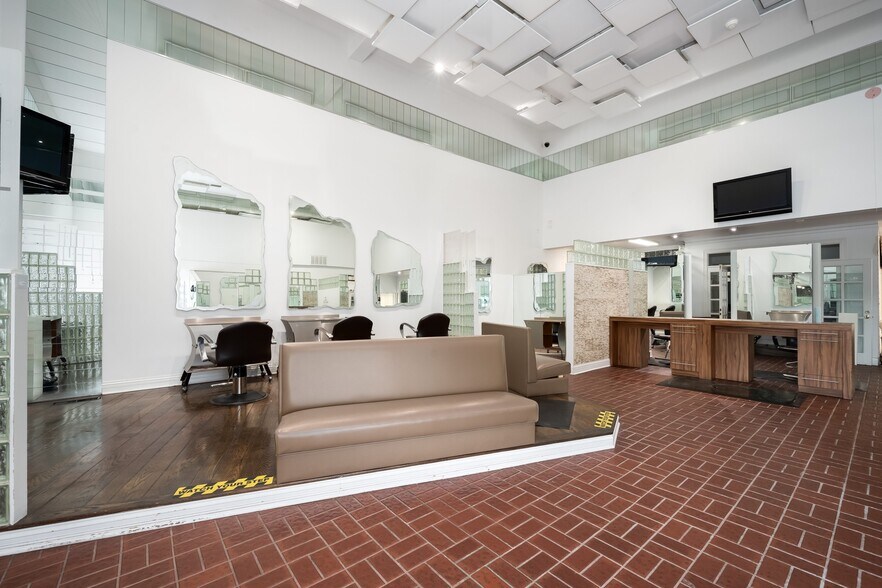 More Photos Of 281 Waukegan Rd, Northfield Freestanding For Sale