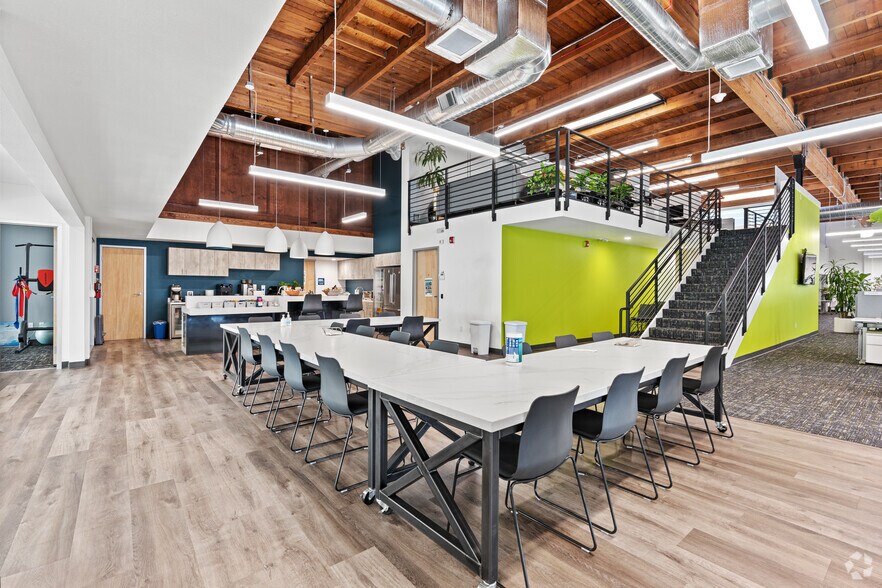 More Photos Of 699 Veterans Blvd, Redwood City Office For Lease