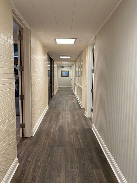 More Photos Of 9400 Village Green Dr, Shreveport Office For Lease