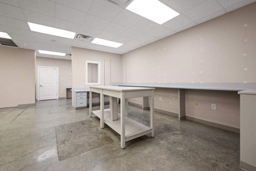 More Photos Of 106 Abigayles Row, Scott Warehouse For Sale