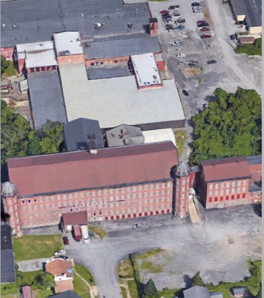 Primary Photo Of 17 Mill Pl, New York Mills Warehouse For Lease