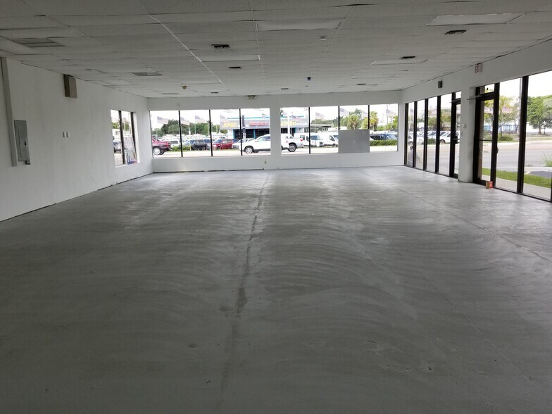 More Photos Of 435 S State Road 7, Hollywood General Retail For Lease