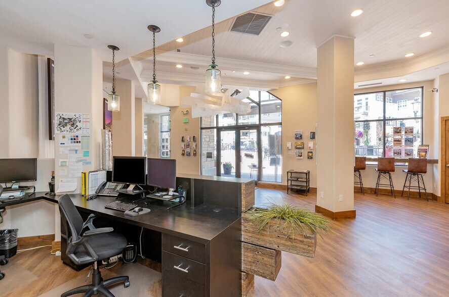 More Photos Of 136 E Thomas Pl, Beaver Creek Hotel For Lease