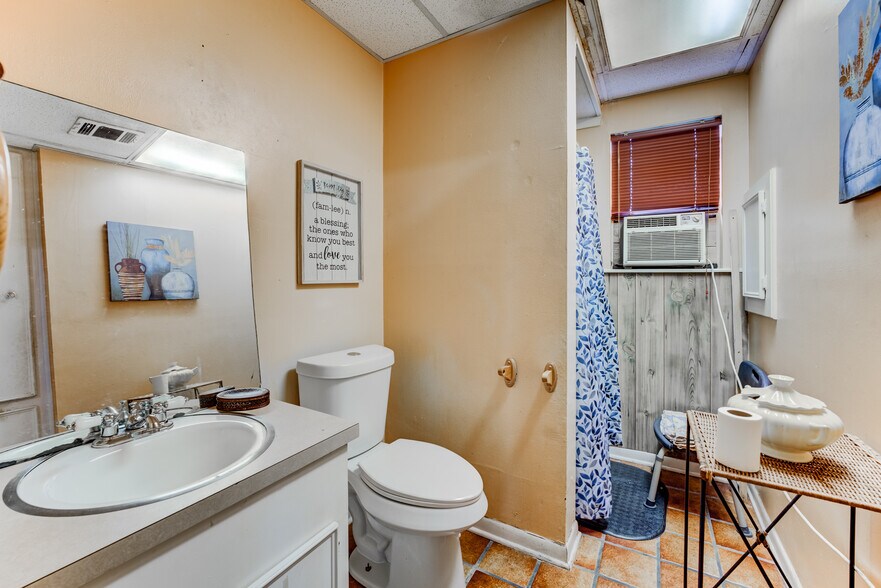 More Photos Of 811 N Travis St, Liberty Apartments For Sale