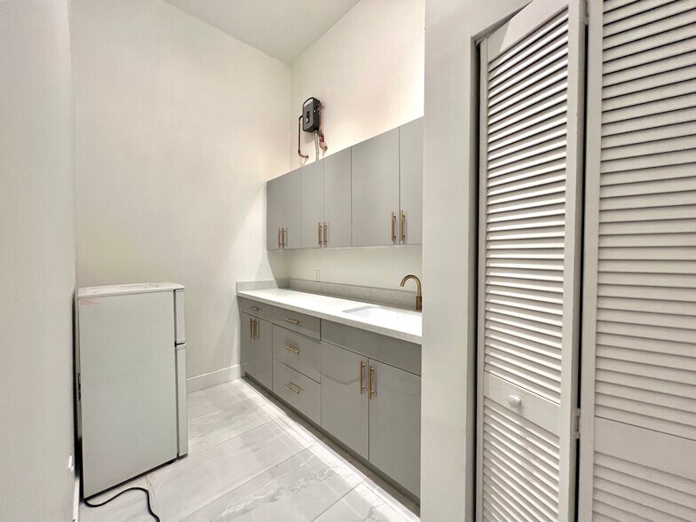 More Photos Of 1400 Ponce De Leon Blvd, Coral Gables Unknown For Lease