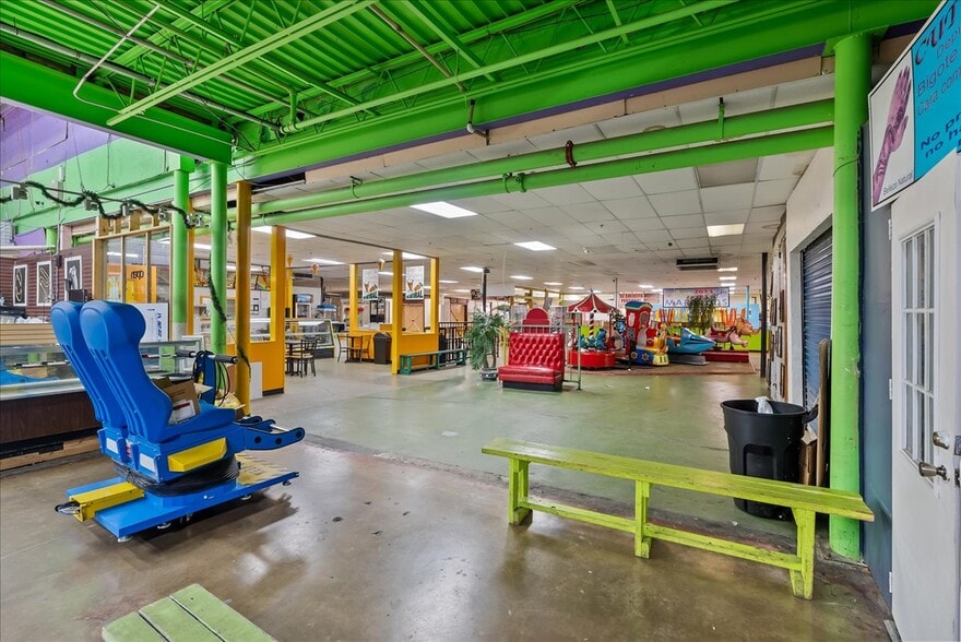 More Photos Of 318 E Long Ave, Fort Worth General Retail For Sale