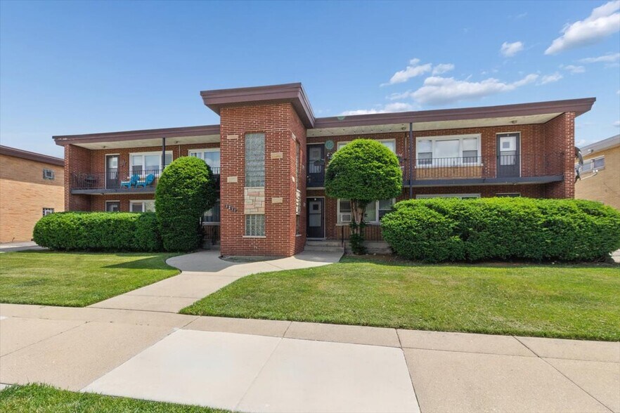 More Photos Of 1211 Homestead Rd, La Grange Park Apartments For Sale