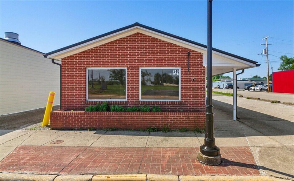 Primary Photo Of 240 E Lake St, Lakeview General Retail For Sale