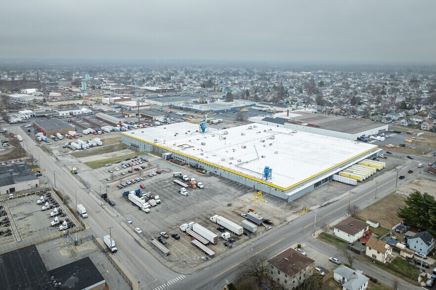 More Photos Of 60 Delta Dr, Pawtucket Warehouse For Lease