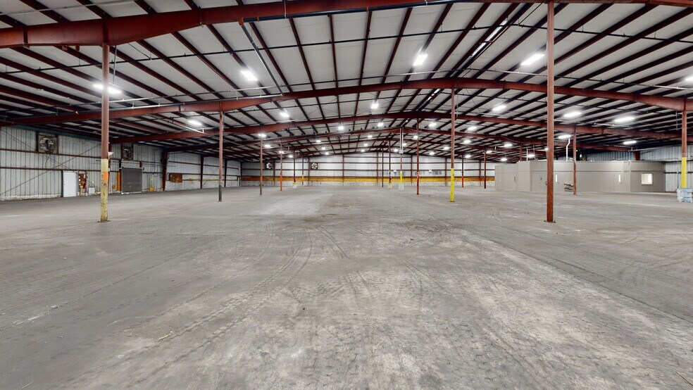 Primary Photo Of 2910-2930 Maine Ave, Lakeland Distribution For Sale