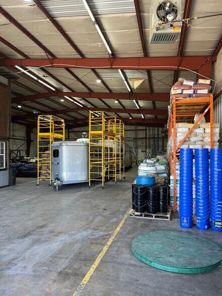 More Photos Of 702 Overhead Dr, Oklahoma City Warehouse For Sale
