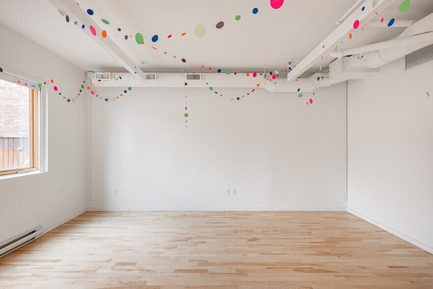 More Photos Of 356-360 Rue Le Moyne, Montréal Office For Sale