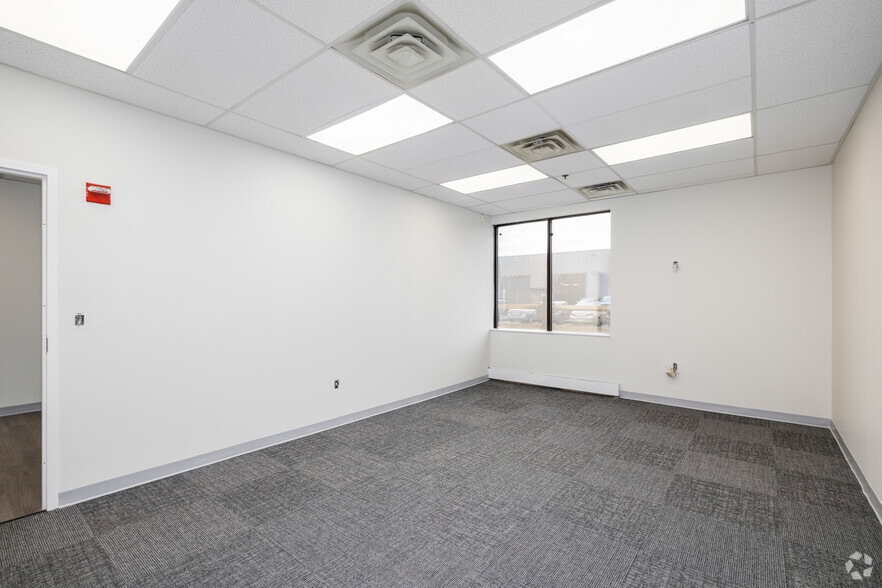 More Photos Of 150 Rittenhouse Cir, Bristol Warehouse For Lease