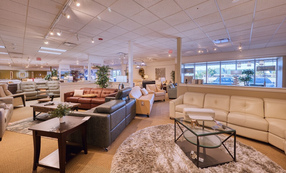 More Photos Of 5245-5251 S Tamiami Trl, Sarasota Unknown For Lease