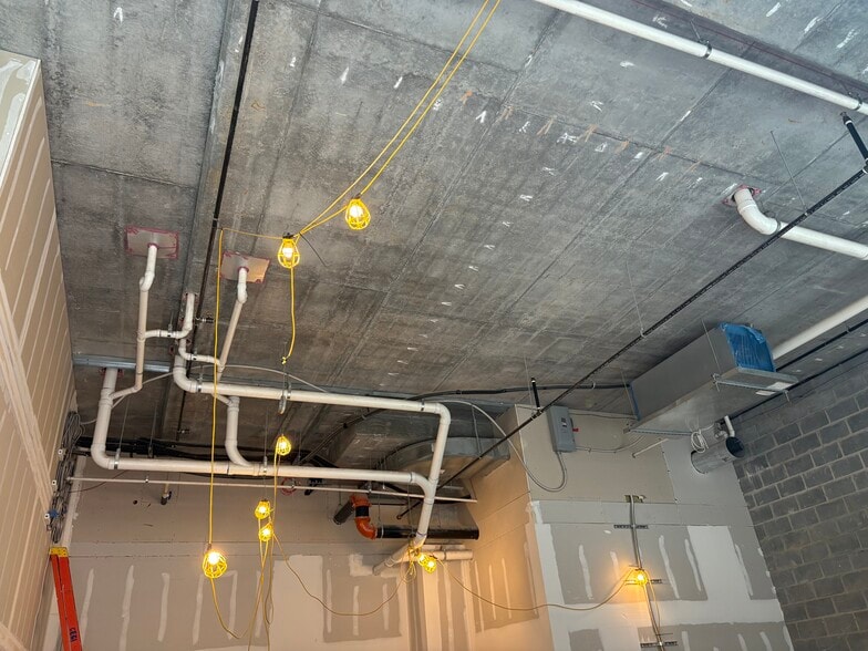 More Photos Of 220 E Bryan St, Savannah Hotel For Lease