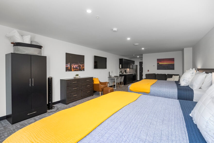 More Photos Of 419 E Market St, Sandusky Hotel For Sale