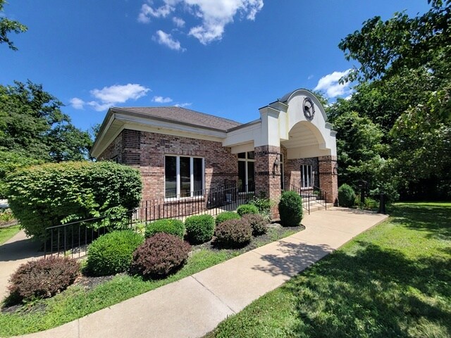 More Photos Of 1 Geeding Ln, Troy Medical For Lease