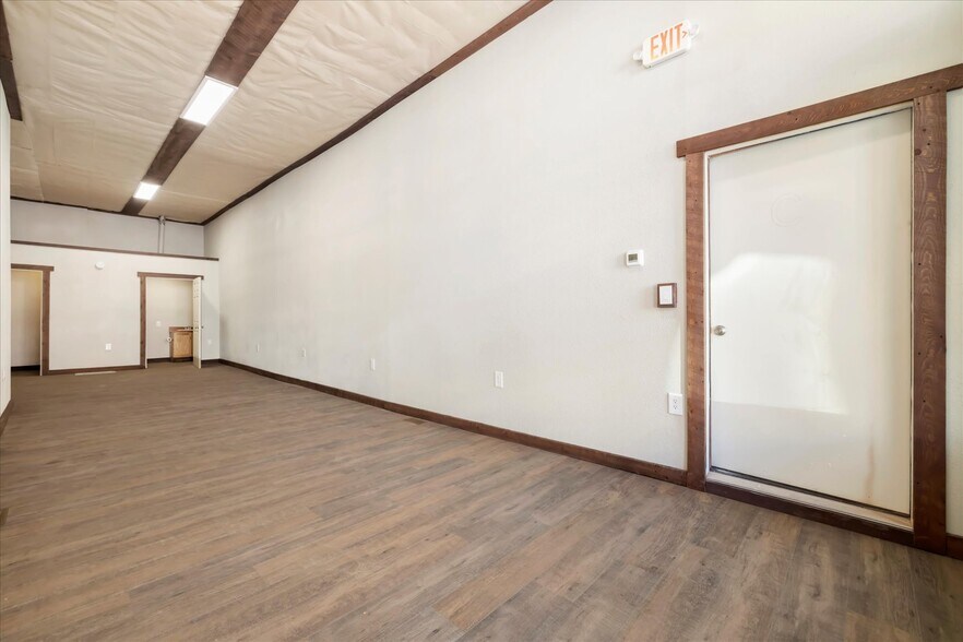 More Photos Of 310 Victor Ave, Victor General Retail For Sale