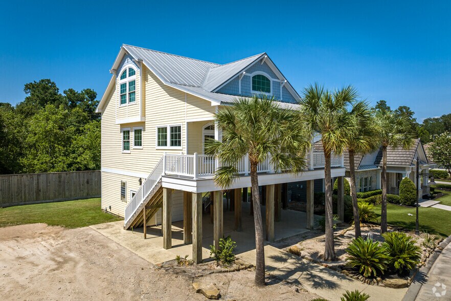 More Photos Of 18750 Interstate 45, Spring Unknown For Lease