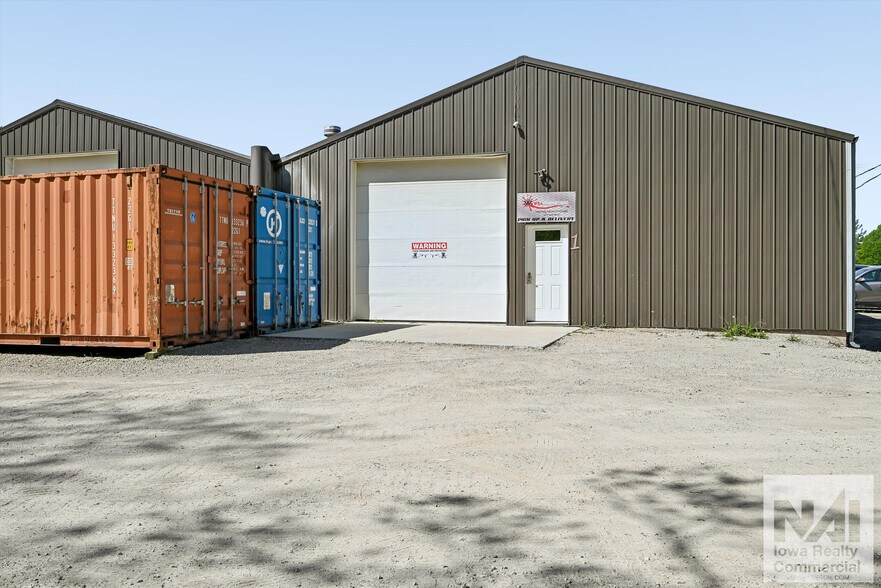 More Photos Of 520 Franklin St, Center Point Industrial For Sale