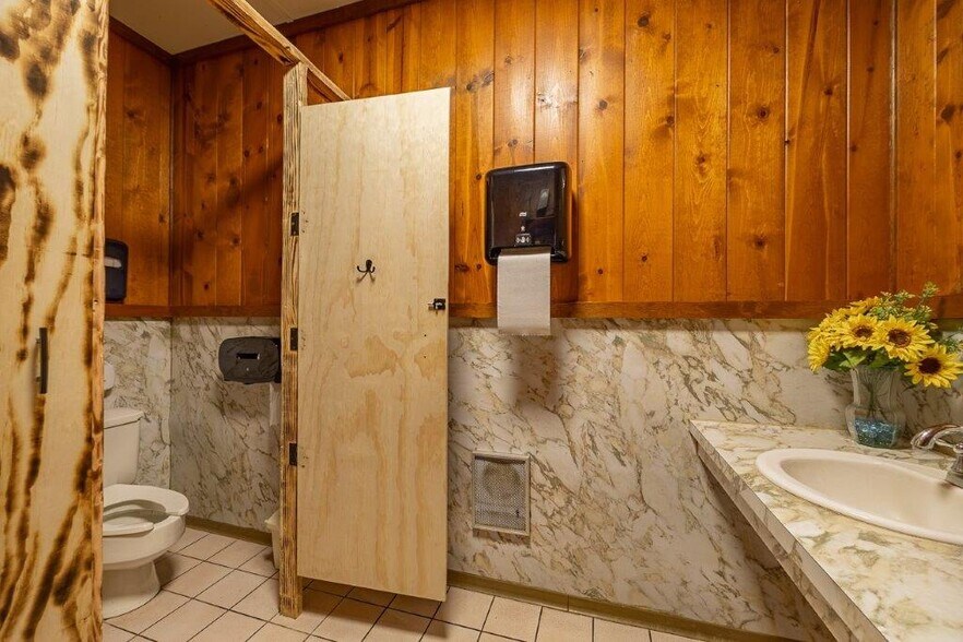 More Photos Of 3030 Oregon Ave, Bandon Restaurant For Sale