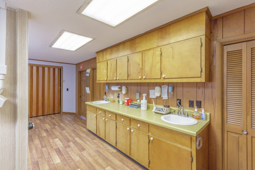 More Photos Of 4135 Hixson Pike, Chattanooga Office For Sale