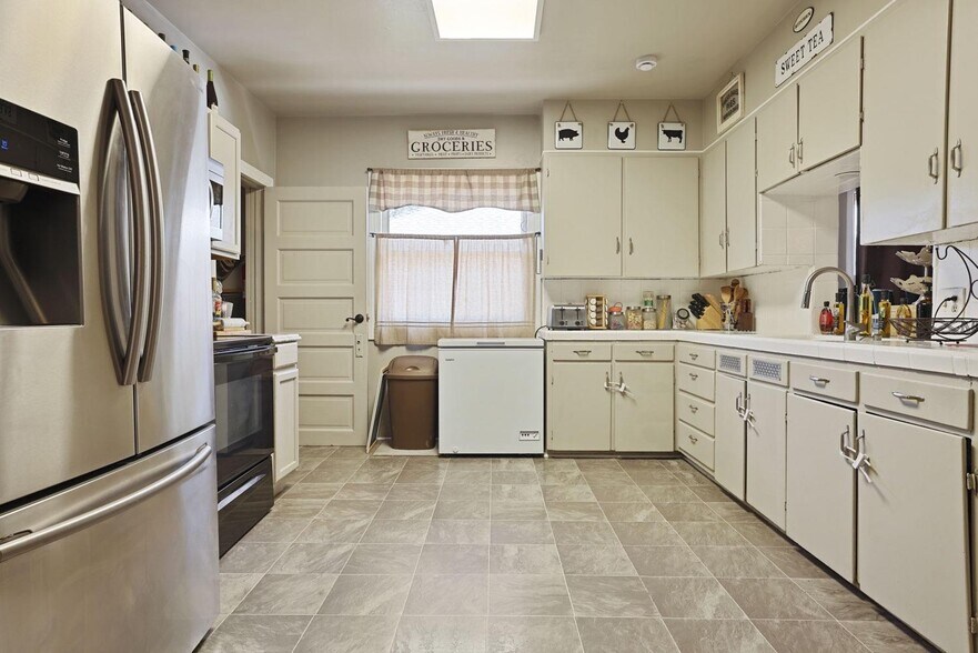 More Photos Of 411 Crane Ave, Turlock Office For Sale