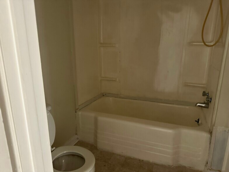 More Photos Of 555 E Boyd Dr, Baton Rouge Multifamily For Sale
