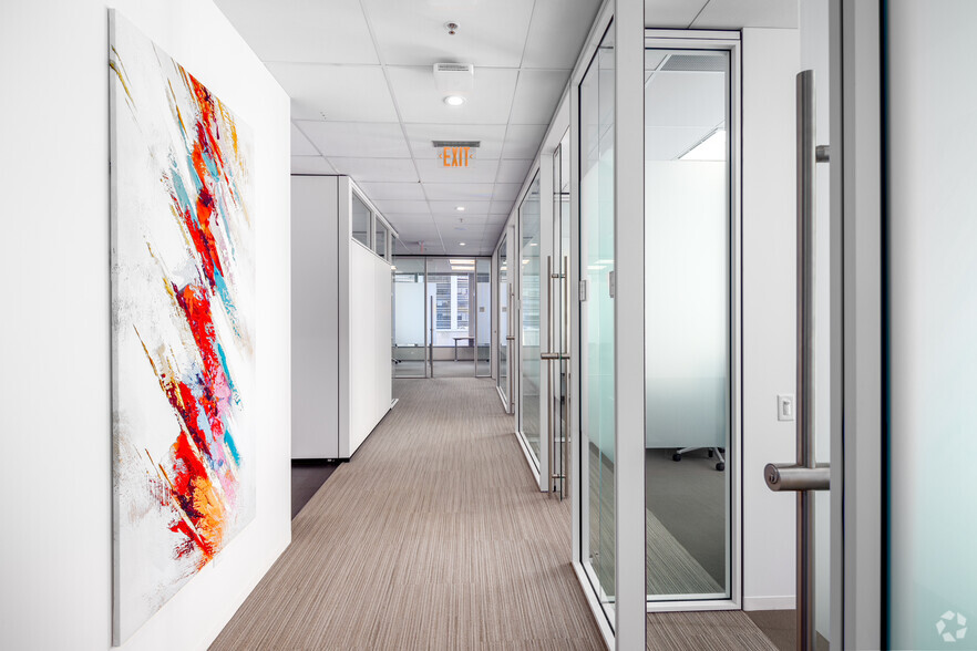 More Photos Of 333 Bay St, Toronto Office For Sale