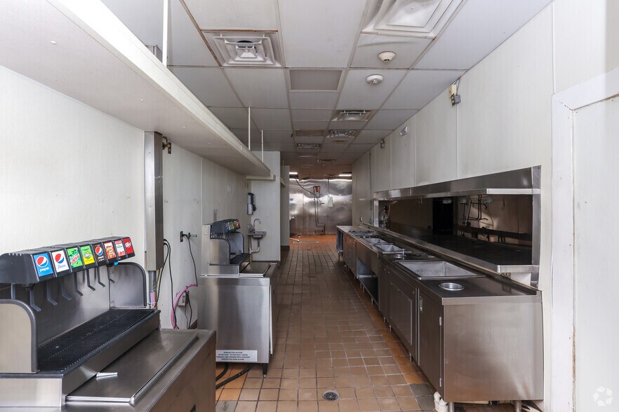 More Photos Of 3515 Mccann Rd, Longview Restaurant For Lease