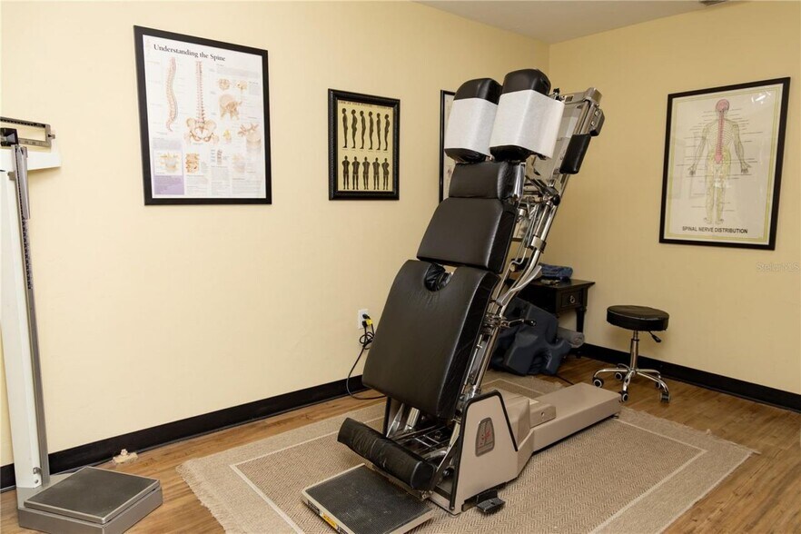 More Photos Of 15043 Main St, Alachua Showroom For Sale