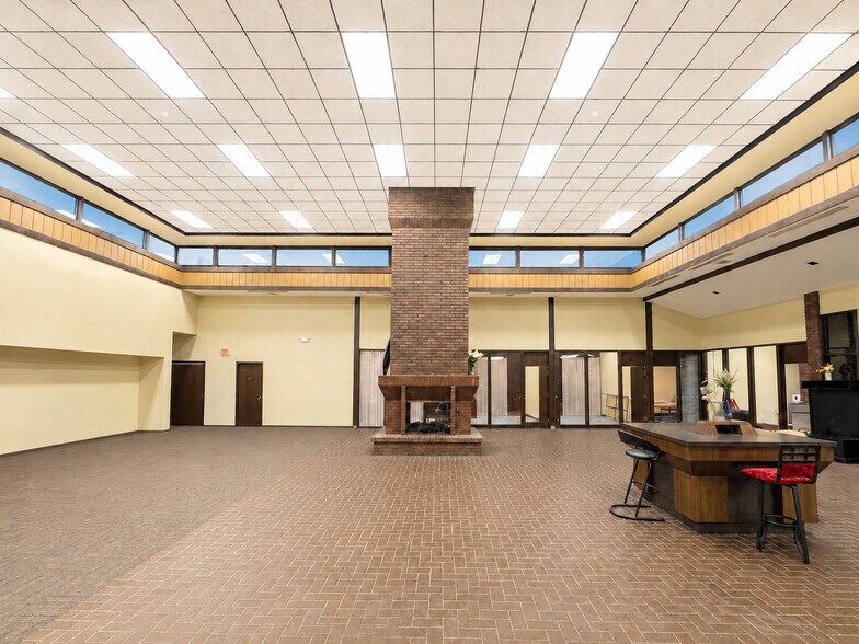 More Photos Of 1100 Spotsylvania St, New Athens Bank For Lease