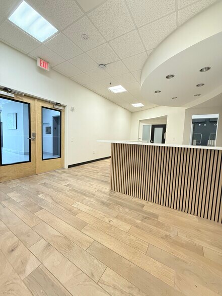 More Photos Of 5402 W Laurel St, Tampa Loft Creative Space For Sale