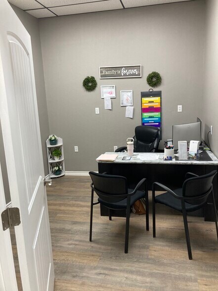 More Photos Of 1113 E Sinton St, Sinton Storefront For Lease