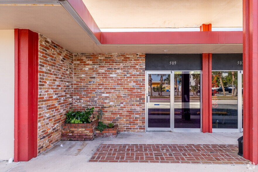 More Photos Of 501-527 S Paula Dr, Dunedin Office For Lease