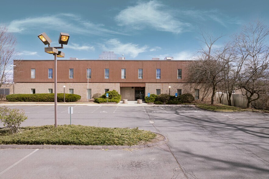 More Photos Of 25 Holly Dr, Newington Warehouse For Lease