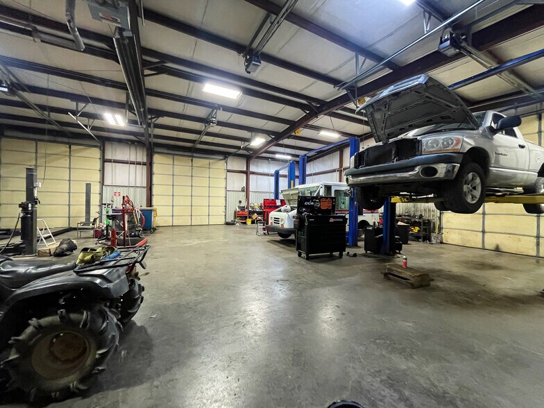 More Photos Of 912 SW 15th St, Wagoner Warehouse For Sale