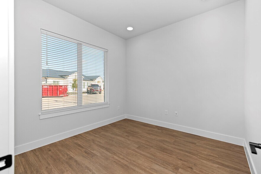 More Photos Of 3835 County Road 175, Round Rock Office For Sale