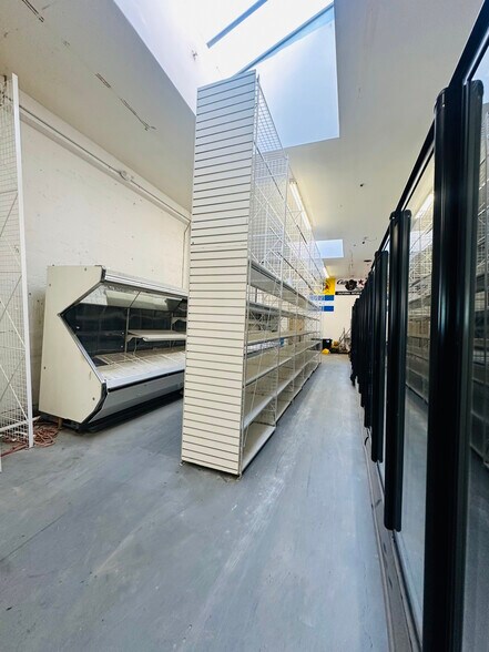 More Photos Of 335-337 Jones St, San Francisco Storefront For Lease
