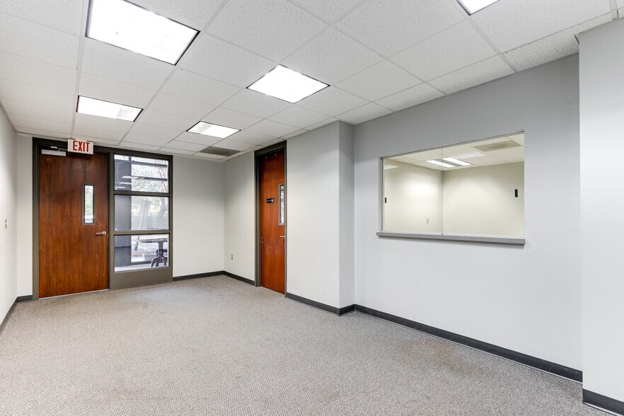More Photos Of 8917 Fargo Rd, Richmond Office For Lease