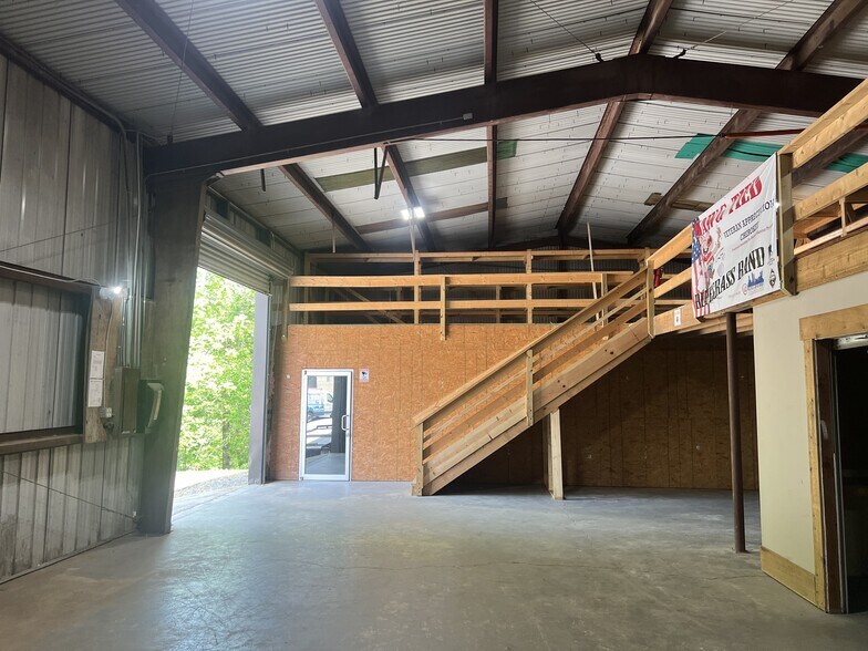 More Photos Of 138 Moose Loop Rd, Canton Warehouse For Lease
