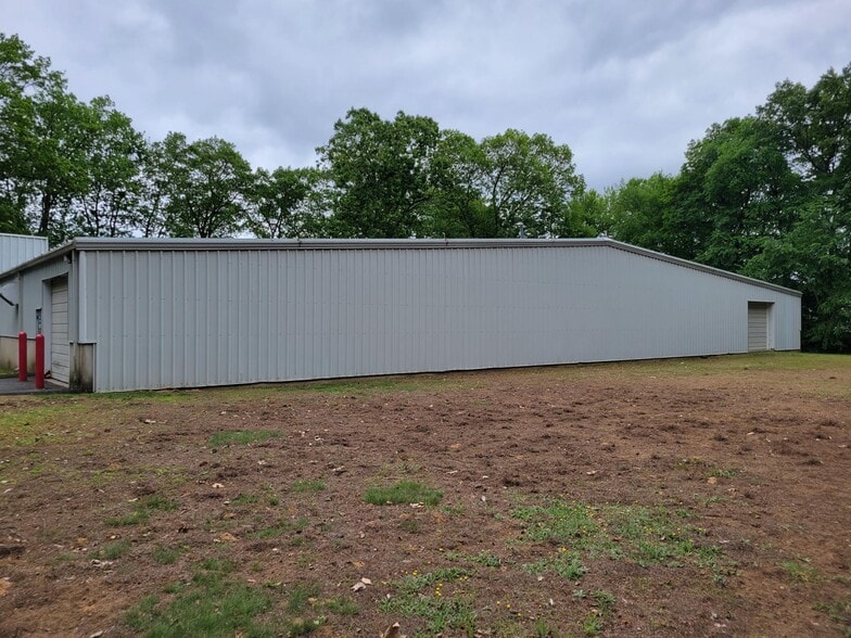 More Photos Of 117 W Dudley Town Rd, Bloomfield Light Manufacturing For Lease