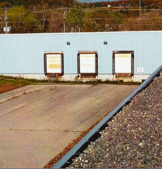 More Photos Of 103 N 12 St, Gladstone Warehouse For Sale