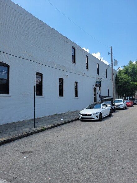 More Photos Of 372 S Main St, Memphis Storefront Retail Office For Sale