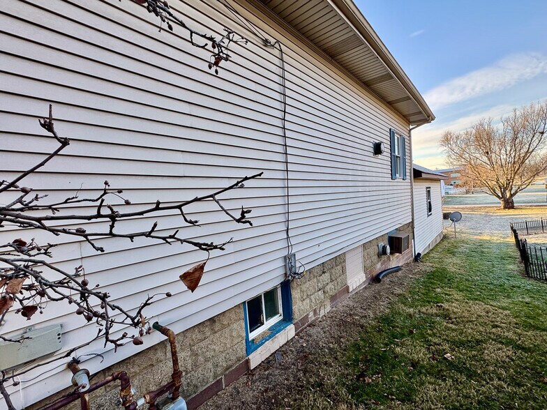 More Photos Of 422 W Maple St, Hartville Multifamily For Sale