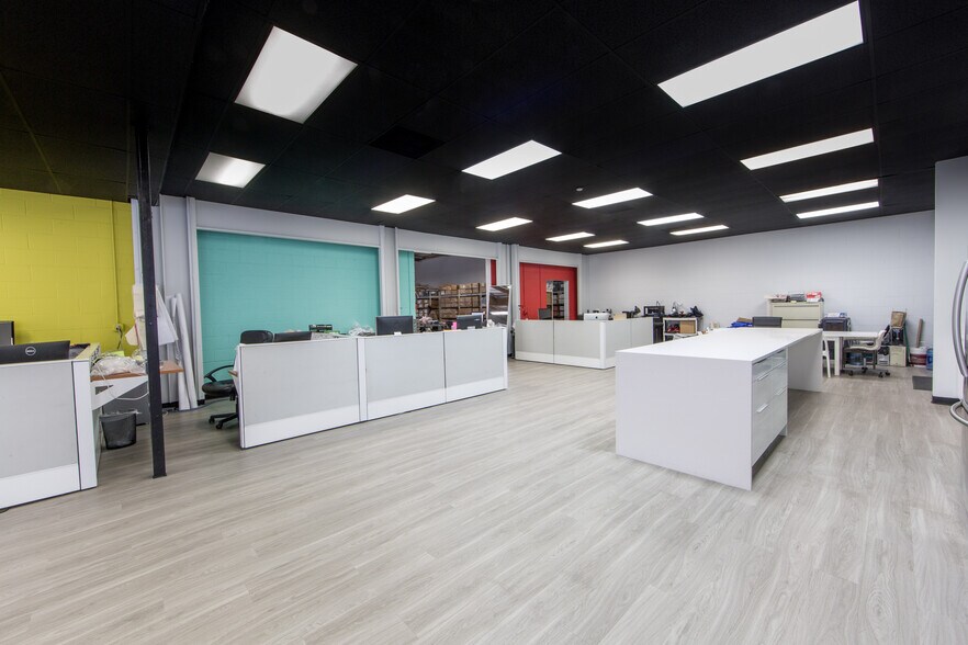 More Photos Of 401-405 W Foothill Blvd, Monrovia Freestanding For Lease