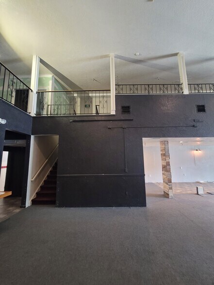 More Photos Of 12300 Old Glenn Hwy, Eagle River Restaurant For Lease