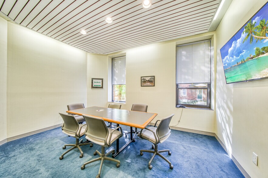 More Photos Of 99 Middle St, Manchester Office Residential For Sale