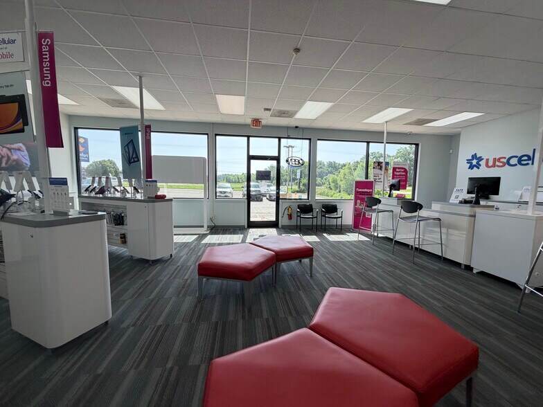 More Photos Of 4007 Parkview Dr, Pittsburg General Retail For Lease